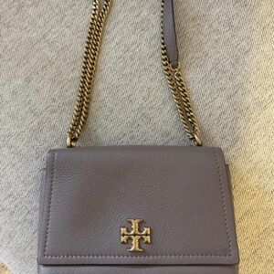 Tory Burch Pebbled Leather Chain Crossbody in Taupe Gray with Gold Hardware